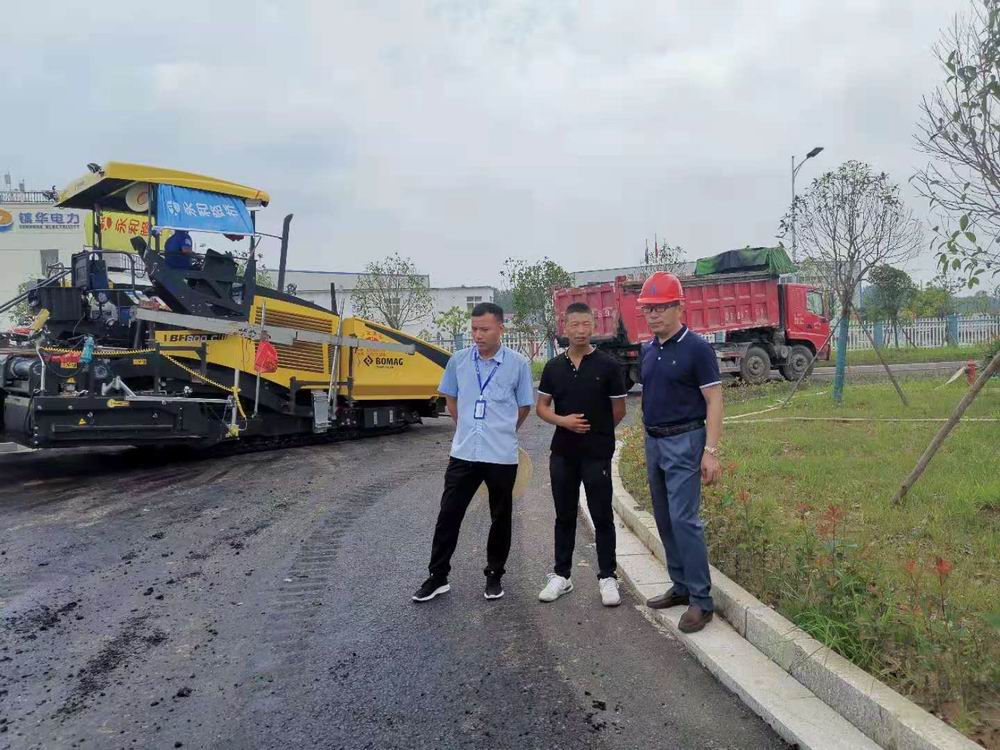 建設精品工程，鑄就行業(yè)名片，集團董事長孔德穩(wěn)蒞臨舜宇光學路面工程檢查指導工作